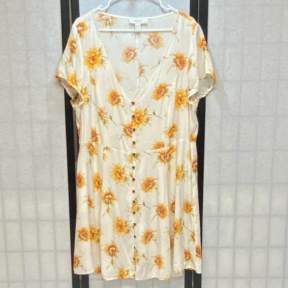 Forever 21 Princess V Neck Button Up Mini Skater Dress Sunflowers 1X Cap Sleeve